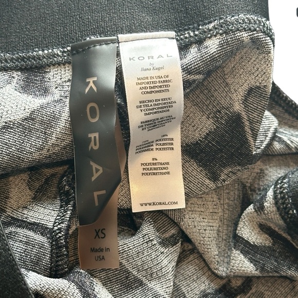 KORAL Knockout Crop Leggings Logo Waistband in Black/White Camo Women’s XS - Picture 6 of 6